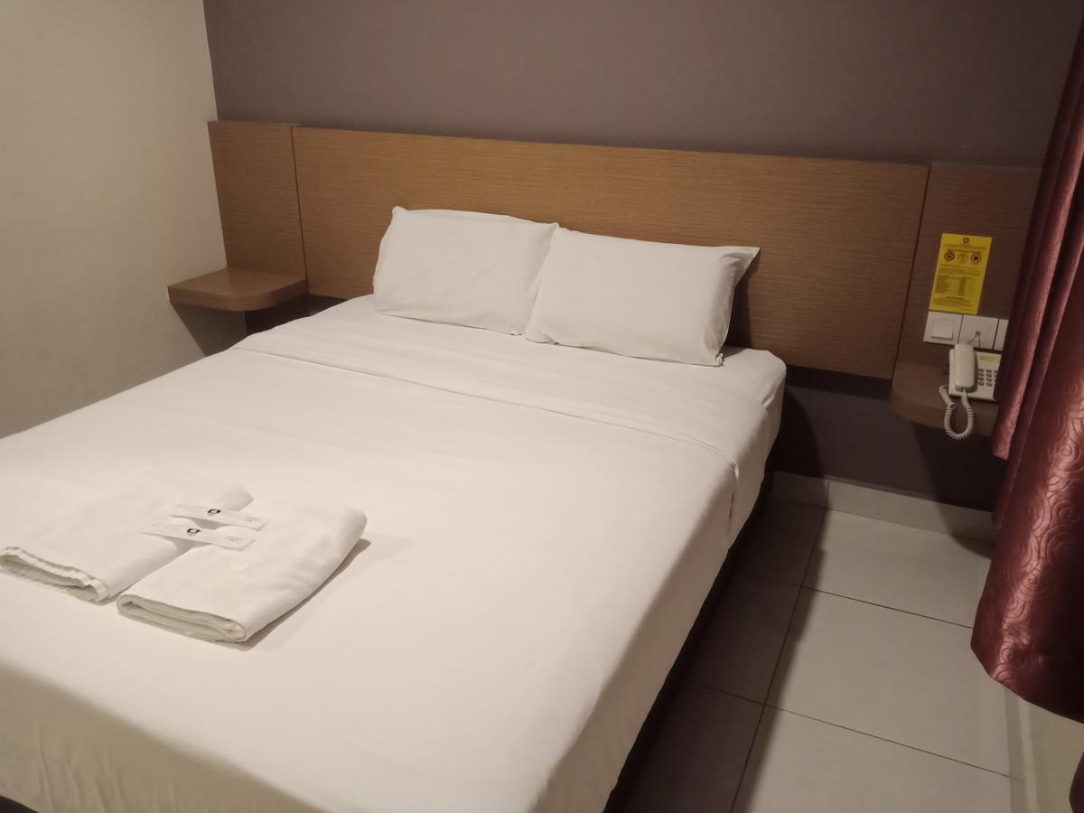 Swing & Pillows - Pj21 Petaling Jaya Exterior photo